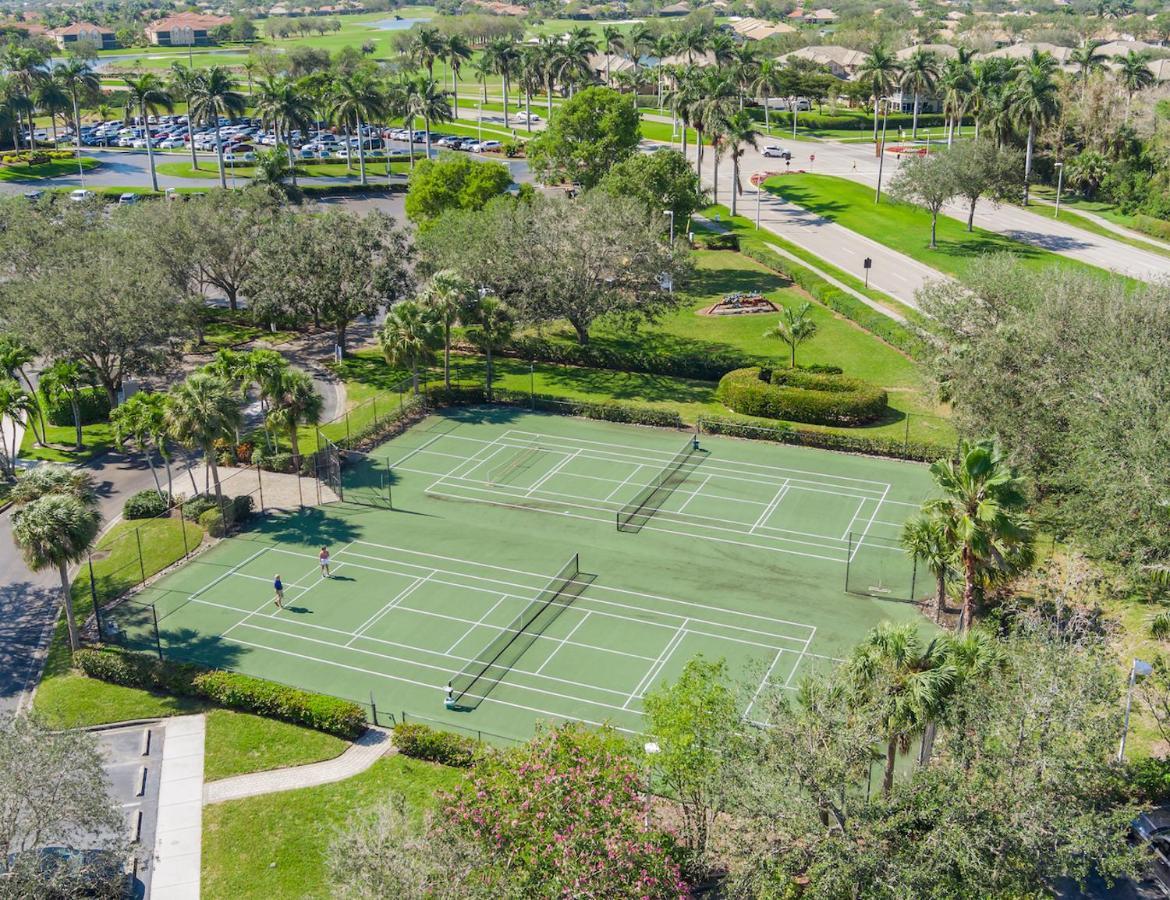 Lely Greenlinks Top Floor - On Golf Course, Minutes From Beaches, Downtown! Naples Exterior photo